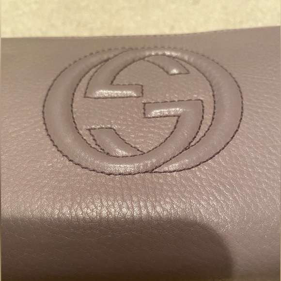 GUCCI 100% authentic zippy long wallet. Corners intact. EUC!! - Picture 2 of 8
